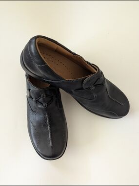 Women's Clarks "Unstructured Maple" Black Leather Casual Slip-On Loafers -11M